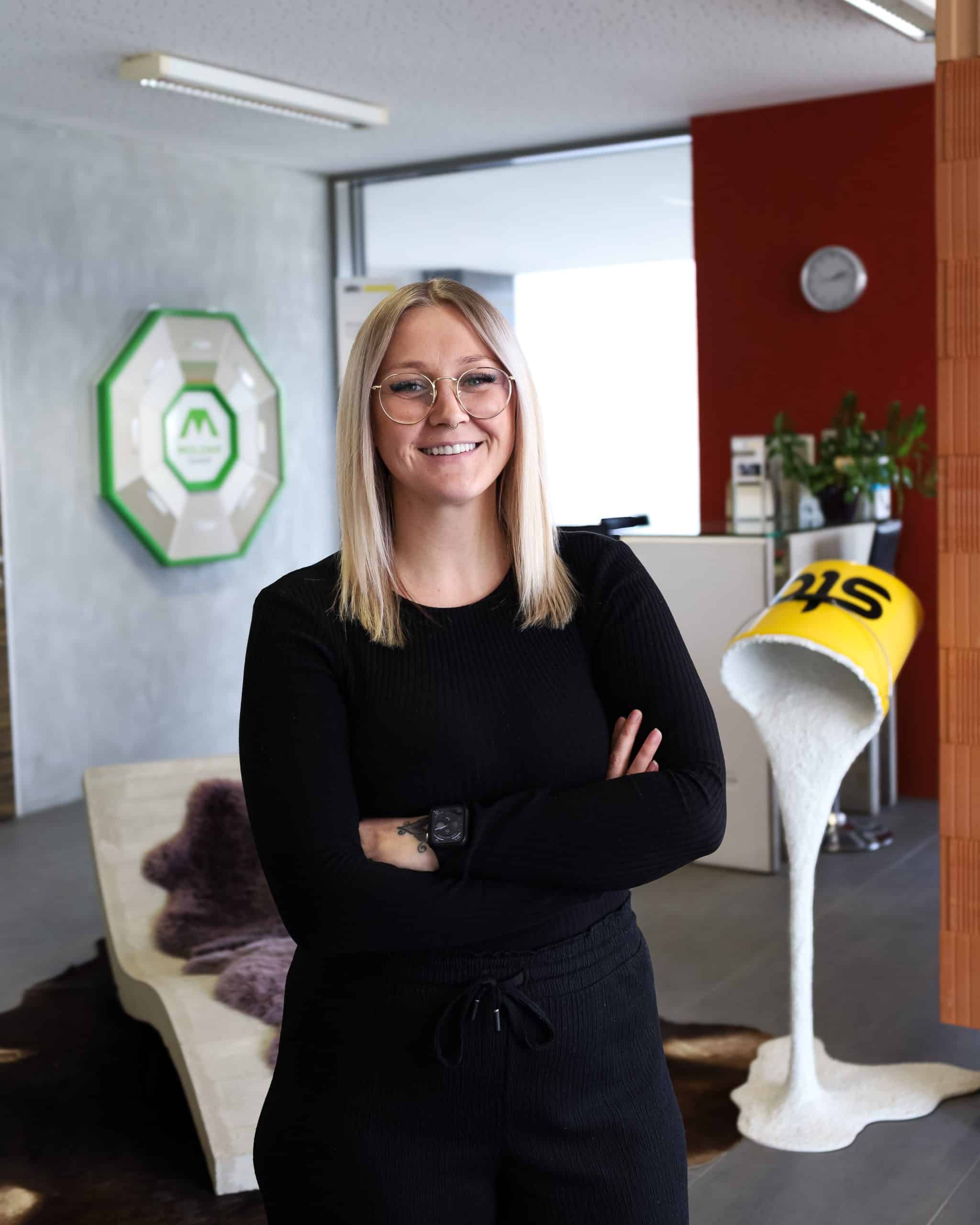 SANDRA BRANDMAYR<br />
Officemanagement